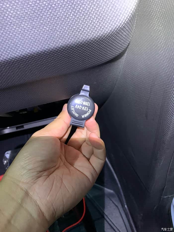 六水--五菱宏光mini加装点烟器,只发图片,爱精不精.