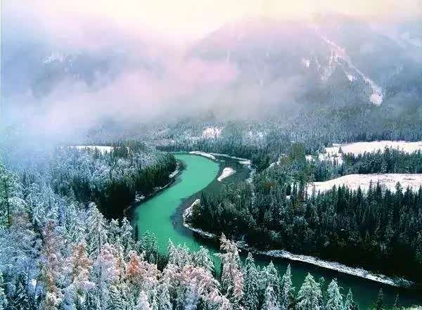 新疆山河湖泊风光大自然的壮观景色有色彩有气势