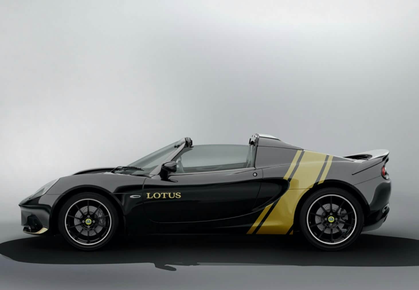 路特斯elise 包含四种不同配色涂装的车型.