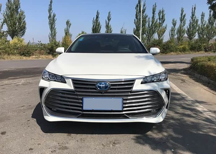 丰田亚洲龙霸气的前脸设计