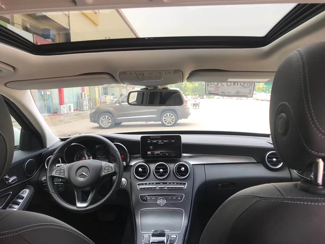 奔驰c180,动力满足家用,内饰很豪华!