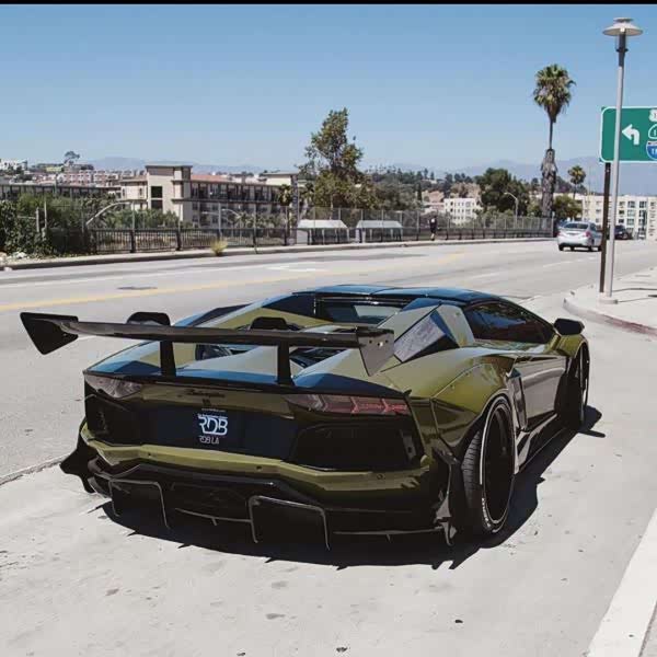 改装了宽体套件的兰博基尼aventador,外观更加霸气