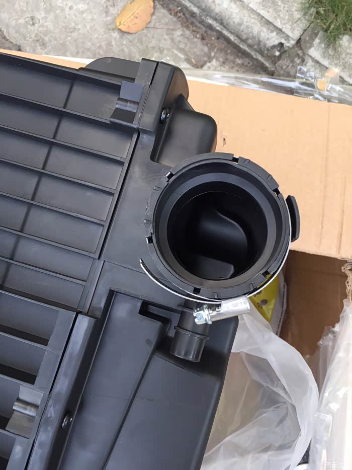 空气滤芯盒烂了换新的