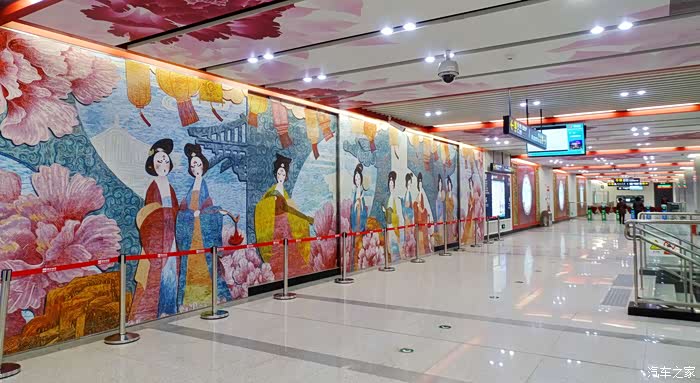 抢先体验西安地铁4号线,欣赏大唐芙蓉园站壁画艺术