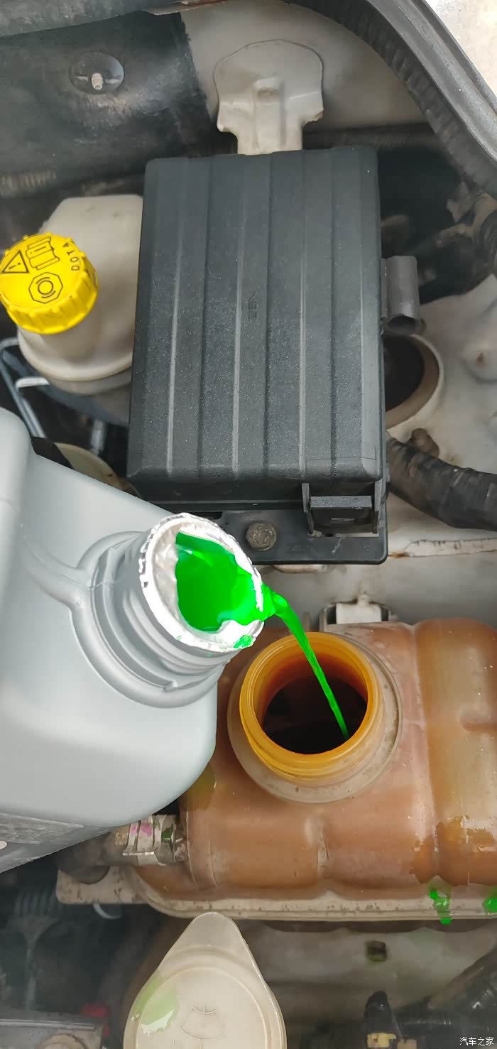 【图】开2000公里,一看防冻液见底了_五菱宏光论坛_汽车之家论坛