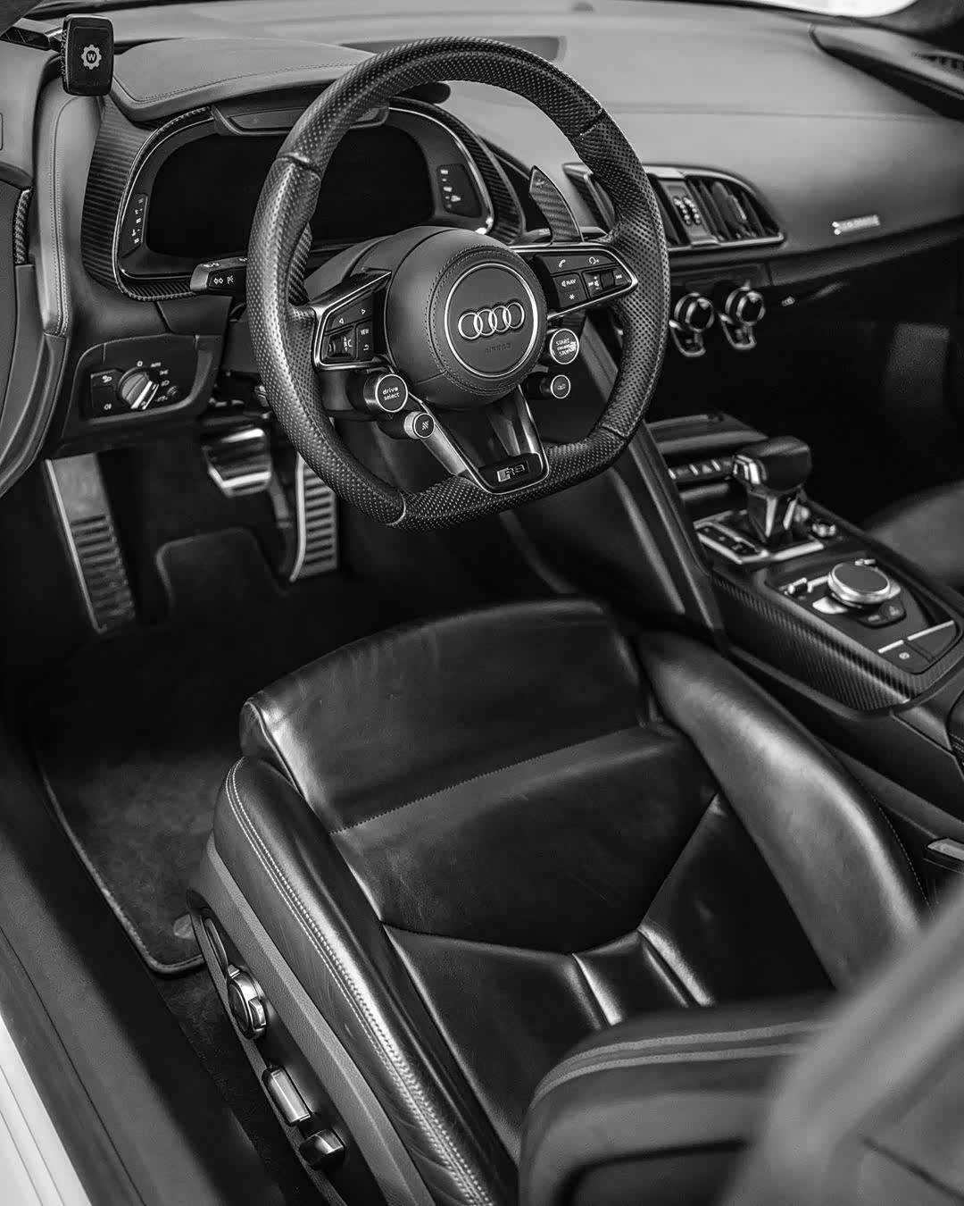 有被奥迪r8的设计和性能圈粉的吗?