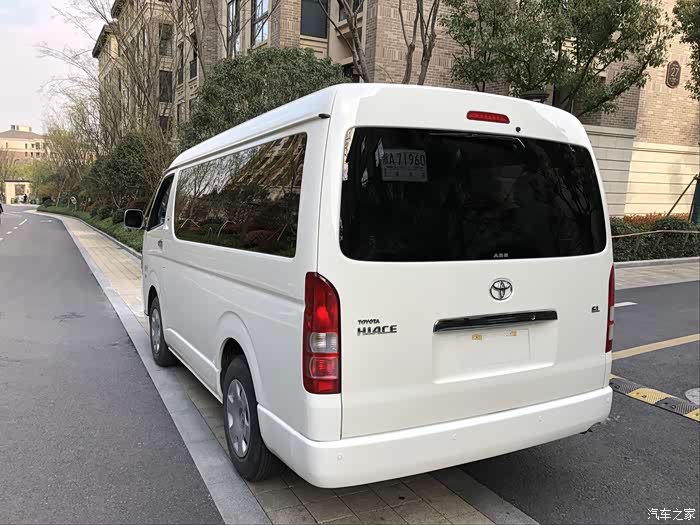 出05年进口丰田海狮h200 (中规大贸,2.7手动档,10座黄牌)