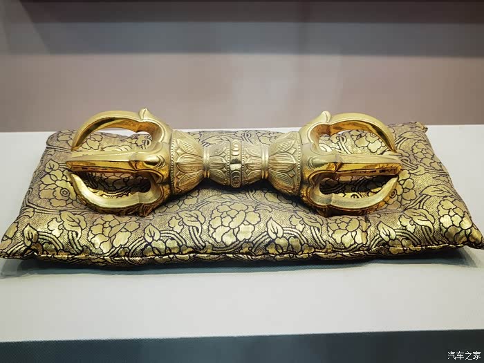 驾驶比亚迪汉ev游览青龙寺赏樱花,朋友大赞后排扶手控制功能