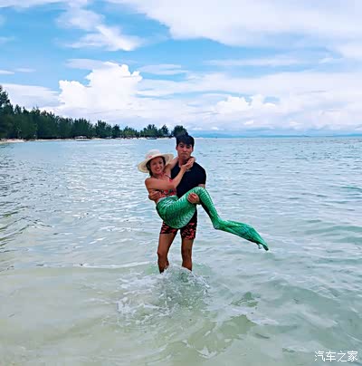 这位帅哥获美人鱼芳心