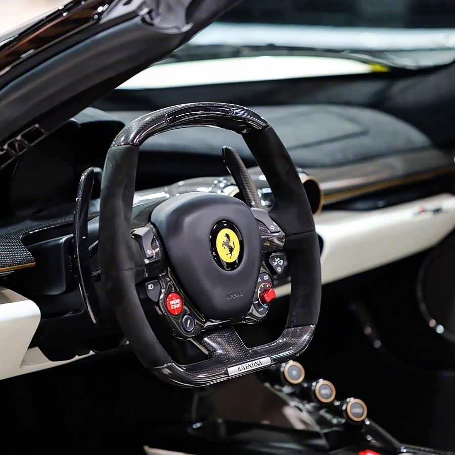 法拉利laferrari这内饰配色实在是太到位了