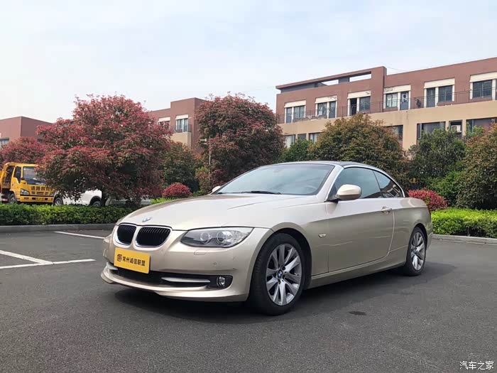 宝马330i硬顶敞篷