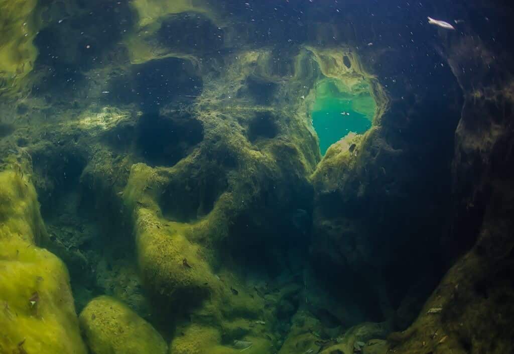 抚仙湖水底的神秘世界.