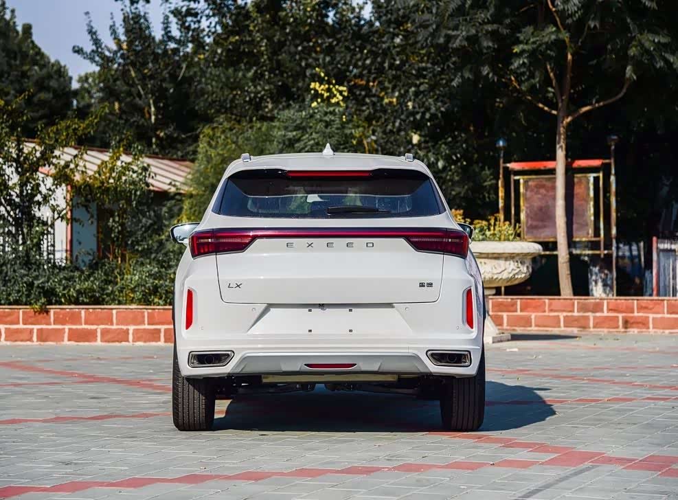 星途lx的外观一直以个性著称.尤其是它路虎风的中网