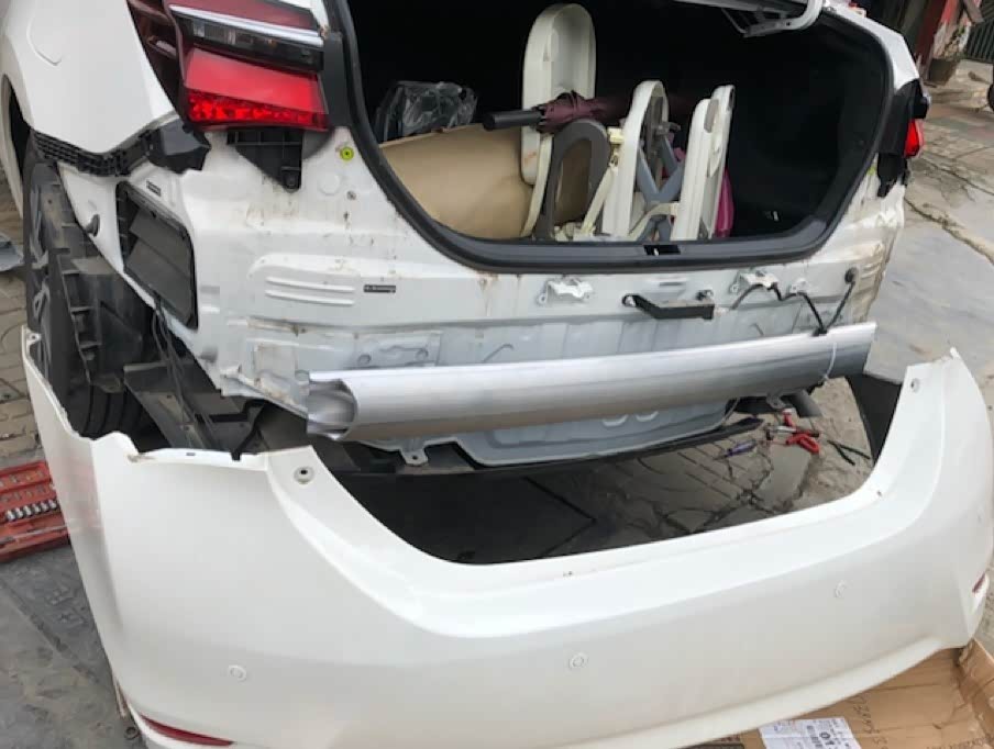 更换卡罗拉前后 前后防撞梁