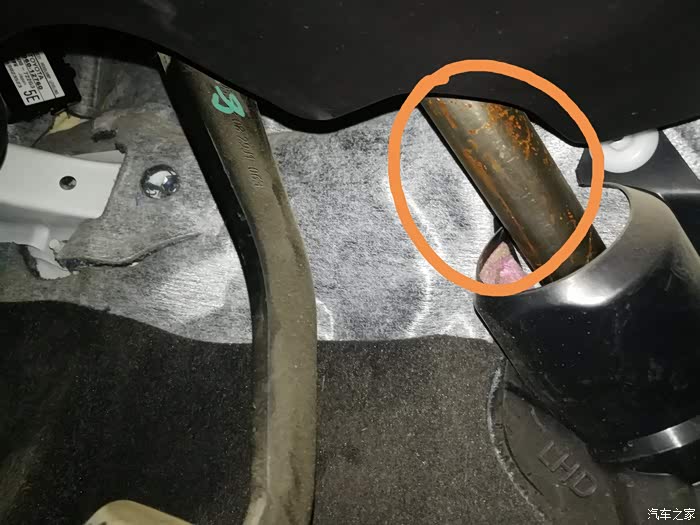 转向轴有点生锈了