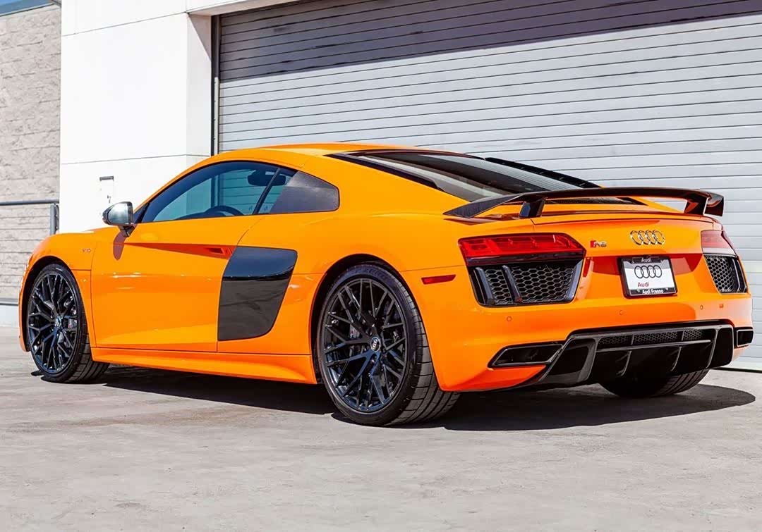 奥迪r8v10plus0range一种十分活泼的橙色