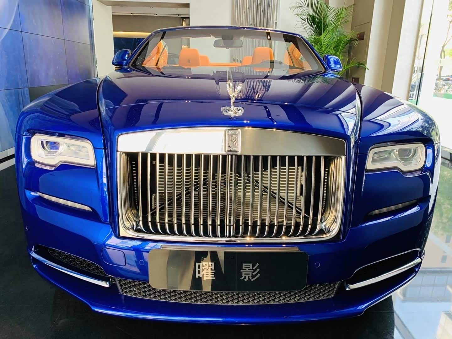 劳斯莱斯曜影 蓝外橙内 够帅气.