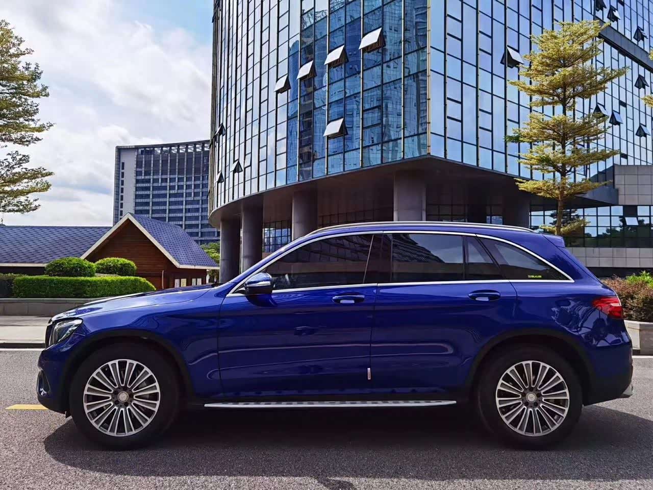 1131 | 回复: 3 奔驰glc论坛 蓝色的奔驰glc200,骚得那么明显,喜欢吗?