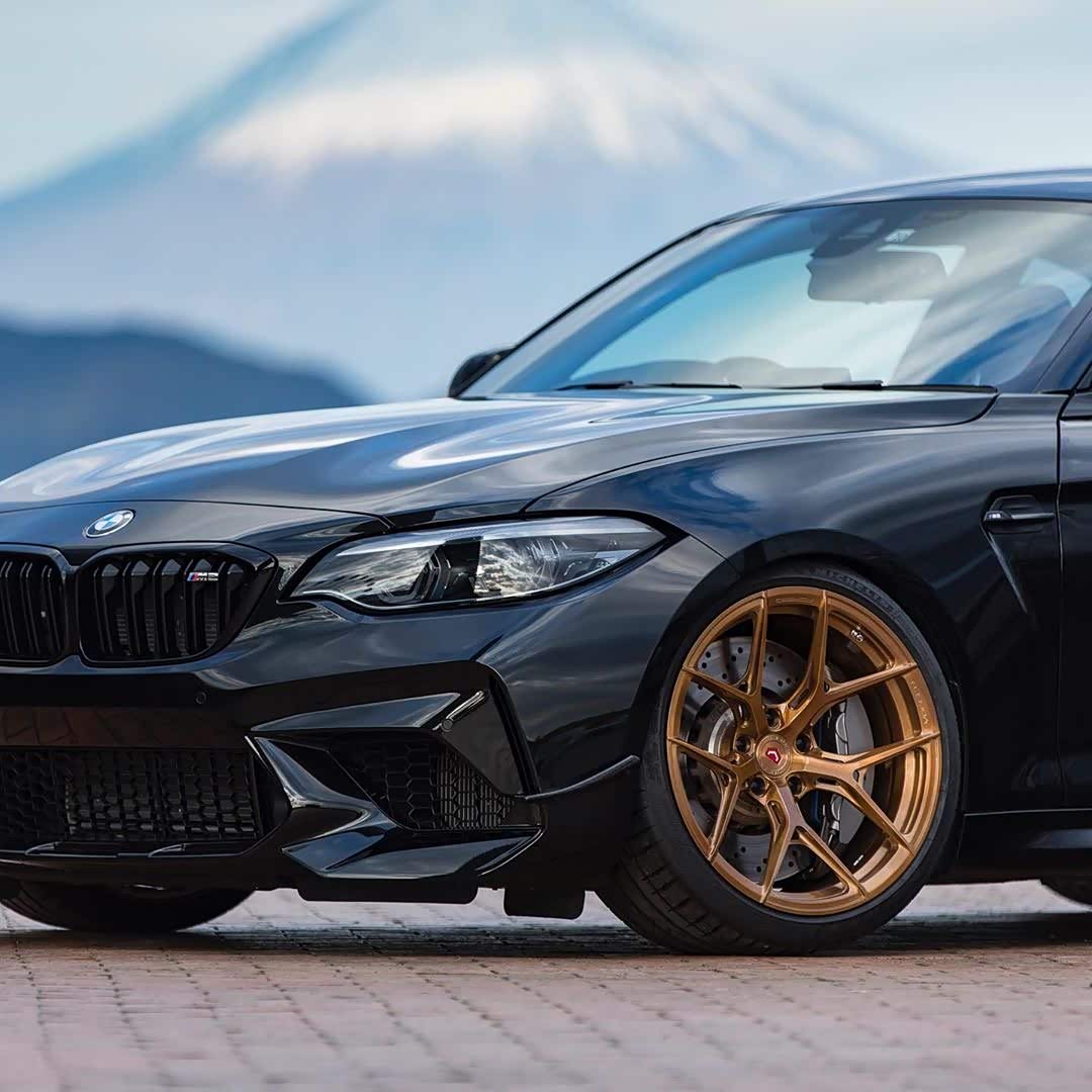 还是强调操控性的宝马m2帅气.