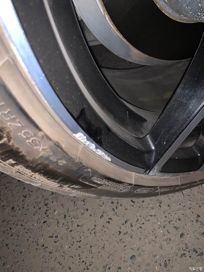 轮毂这种情况的刮伤能修复吗