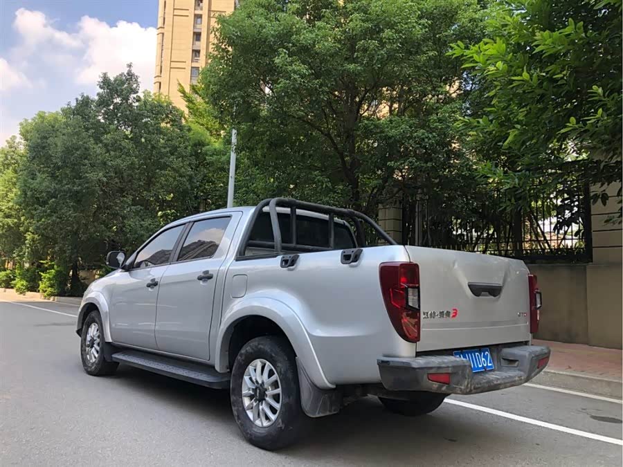 江铃域虎3,感觉和长城皮卡还是有很大差距的!