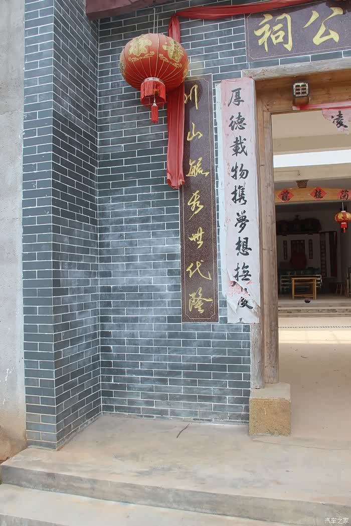 尊重历史民俗拜访钟氏祠堂