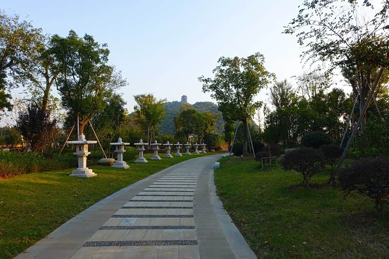 紫薇花下丝纶手,采石江边衮绣身——揽采石山下的滨江公园