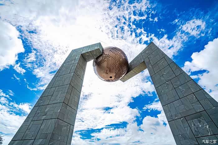 在青澳湾,有一个北回归线广场,这是一个海滨开放式公园.