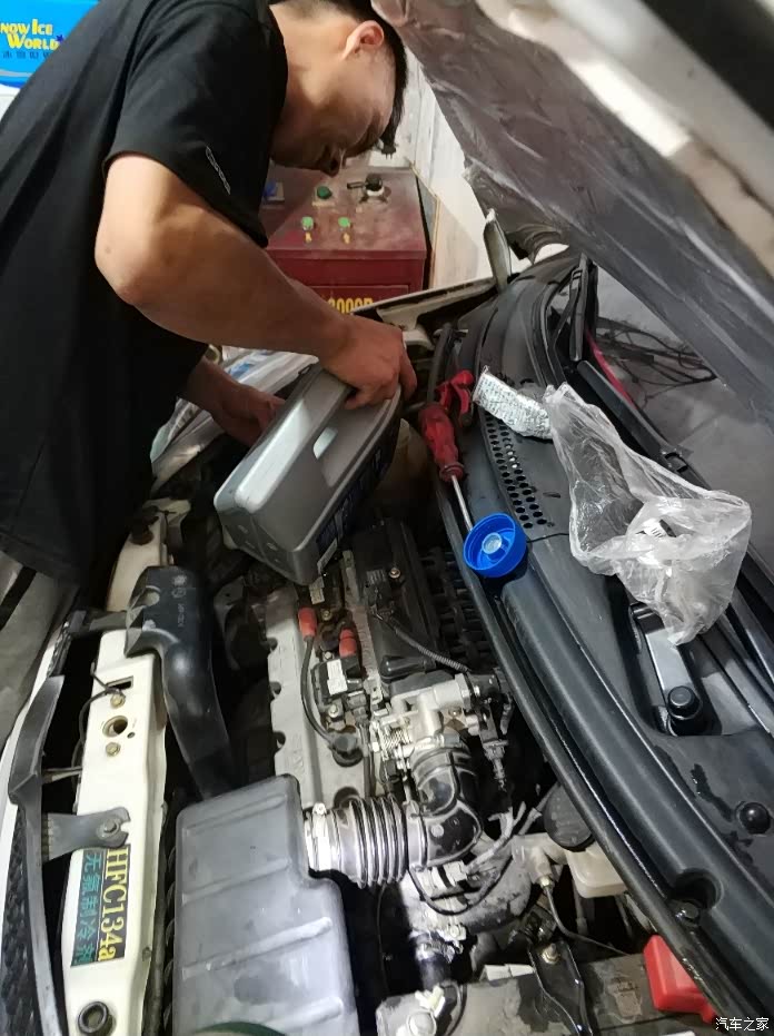 西安长安车友会为奔奔mini做保养更换防冻液