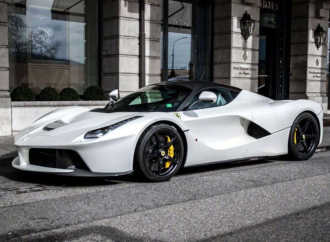 白色法拉利laferrari感觉没有红色好看