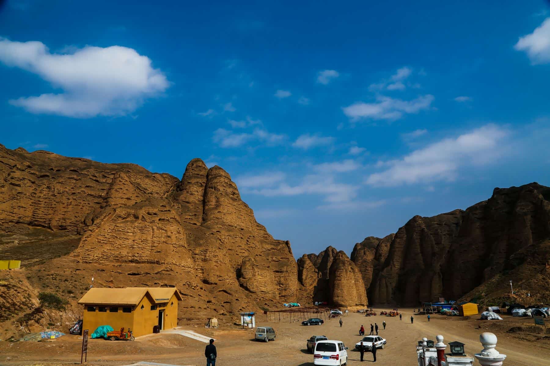 黄河石林地处甘肃省白银市景泰县境内距白银70公里