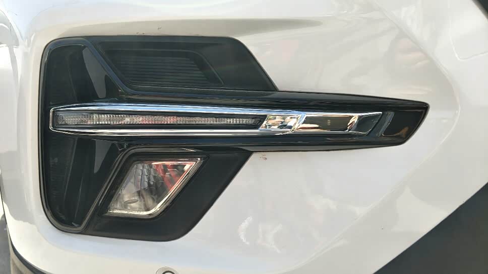 长安2018款cs75细节之大灯