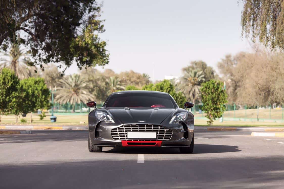 阿斯顿马丁one77颜值非常之高豪气冲天