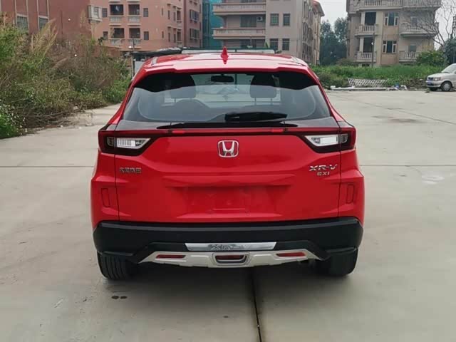 红色的本田xrv一下就感觉年轻了许多
