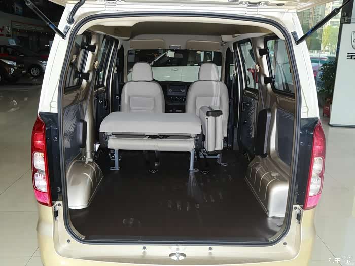 收藏的几张5座五菱宏光v的照片