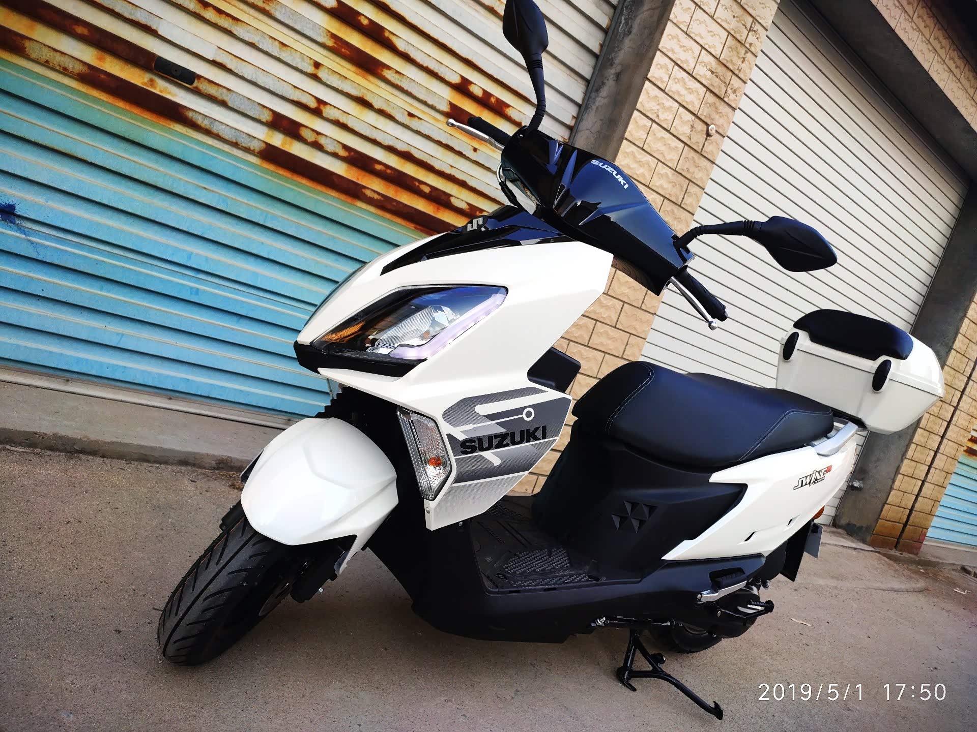 我订的银色,最后提的白色.