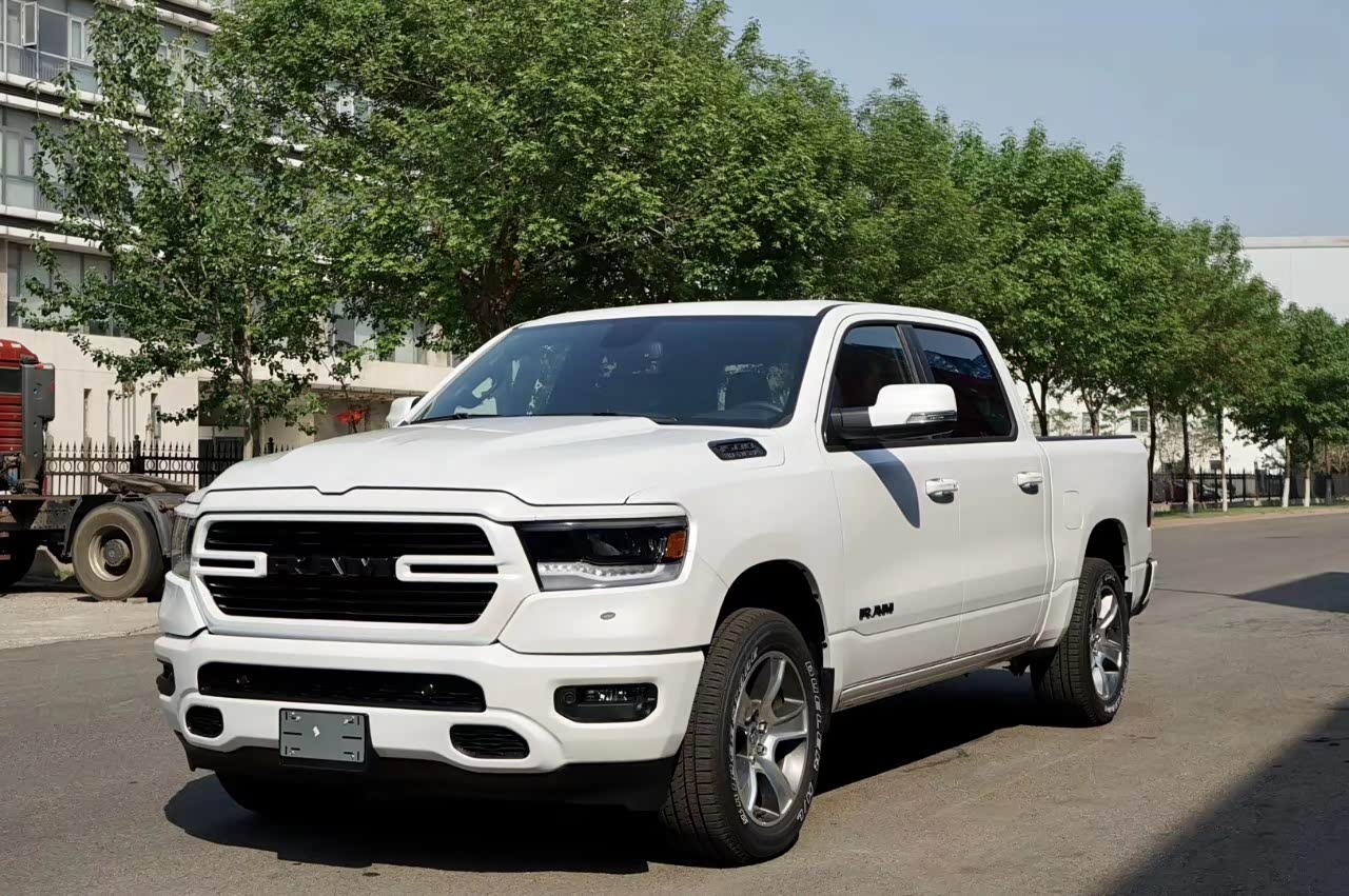 2020款加版道奇公羊运动版带底盘升降