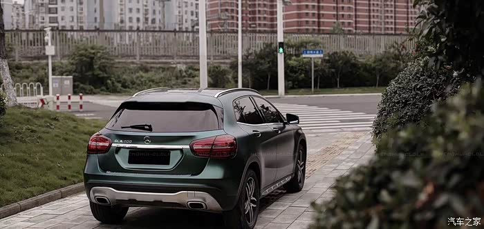 奔驰gla200改色电光墨绿后,堪称绝笔!