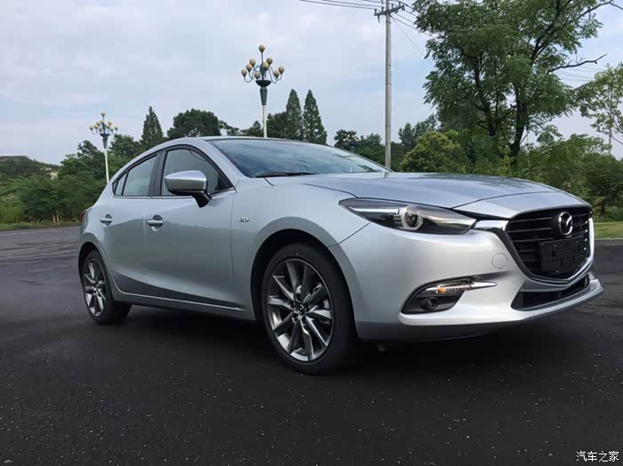 昂克赛拉20两厢运动版顶配落地17