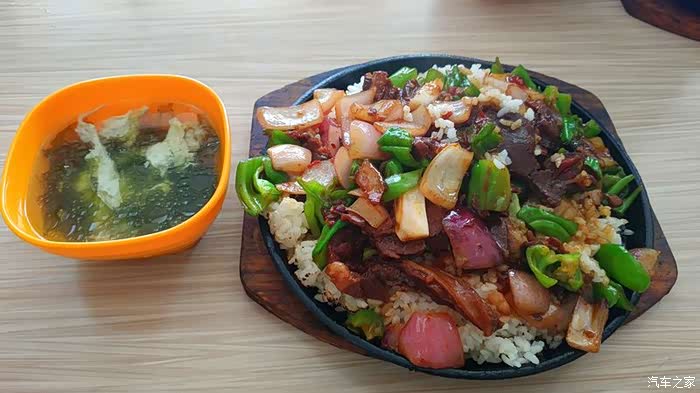 随便吃点,铁板牛肉盖饭