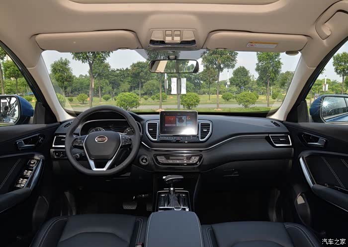 环抱式t型中控台,整体简约,好空间感,双层仪表板设计,错落有致,丰富