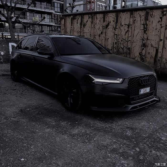 奥迪rs6霸气的陆地黑武士