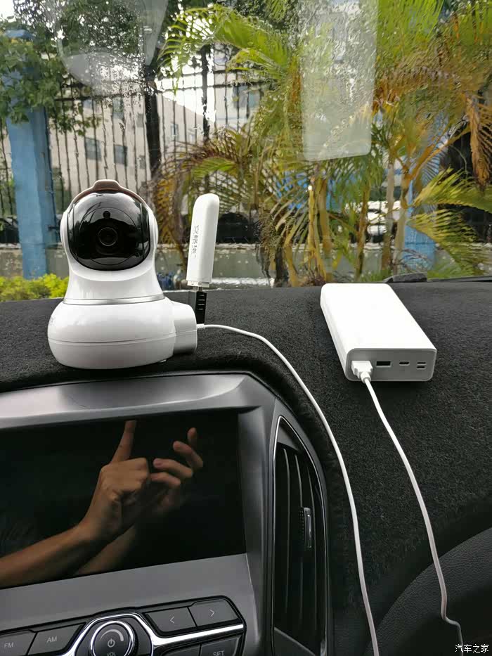 给车上装了个无线监控,可以360度旋转,全国任何地方可操控