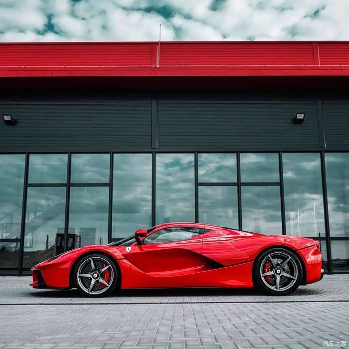 一匹红色法拉利ferrari laferrari [赞]