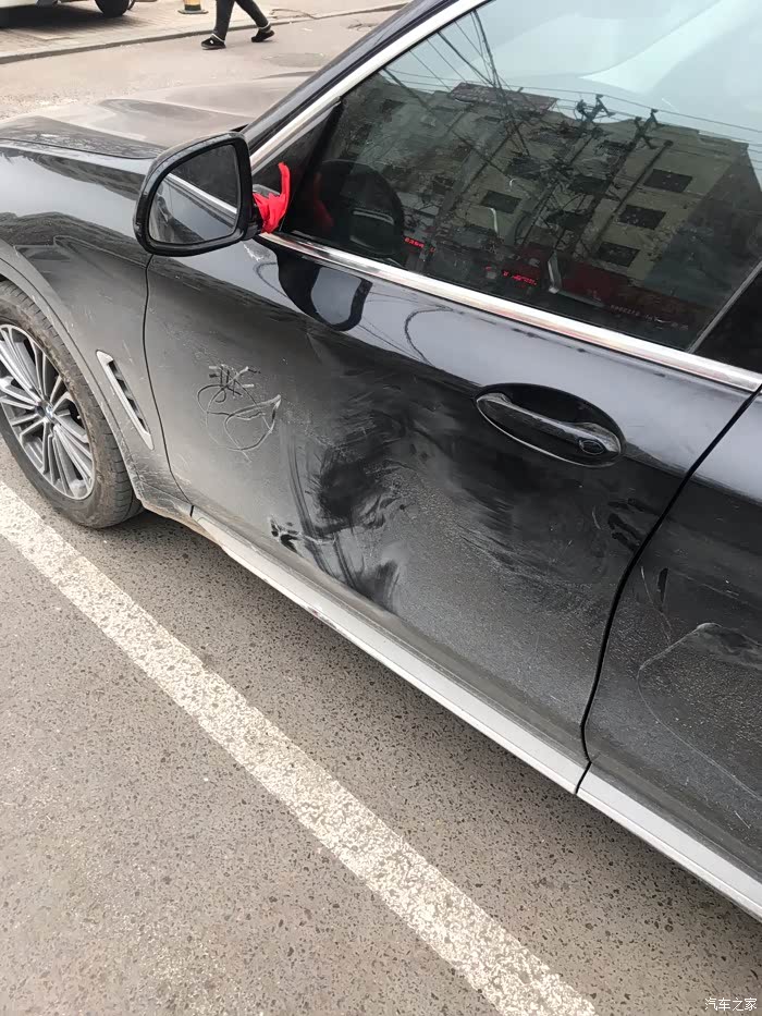x3车门被撞悲剧