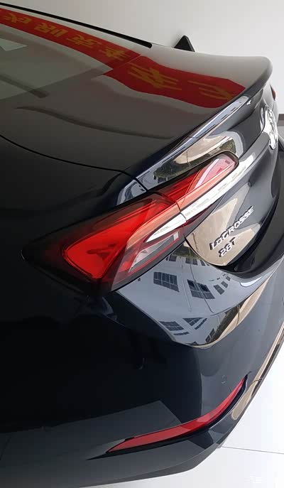 展翼型全led尾灯采用evonik光幕技术实现均匀柔美照射转向灯内部采用