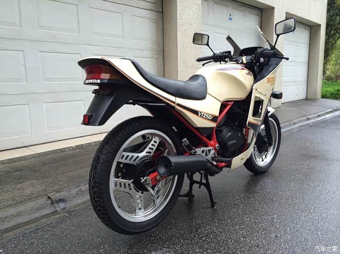 个人收藏第八贴:83年本田vt250f