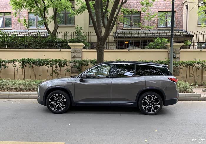 借用网上找的图,极光棕在洗干净或脏的情况下,差别会很大!