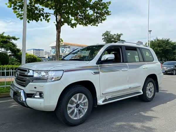 8缸动力7座,空间不输q7,陆巡真霸气