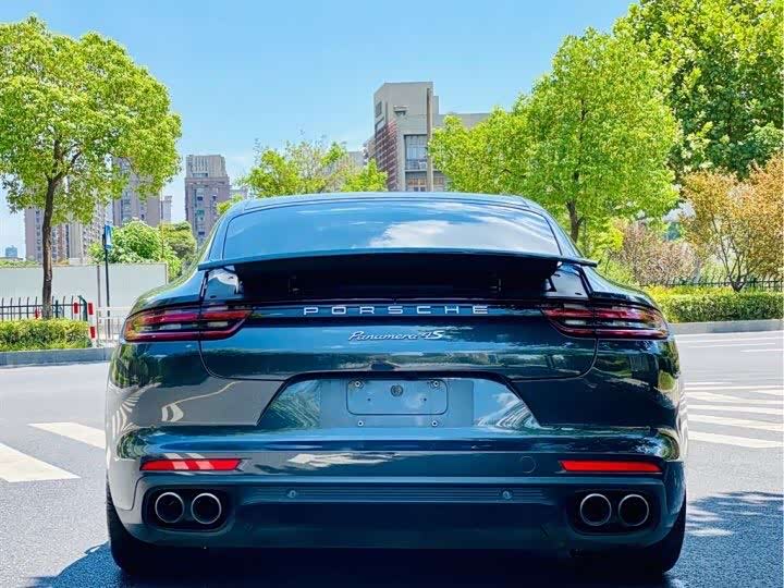 保时捷的运动型轿跑,颜值高